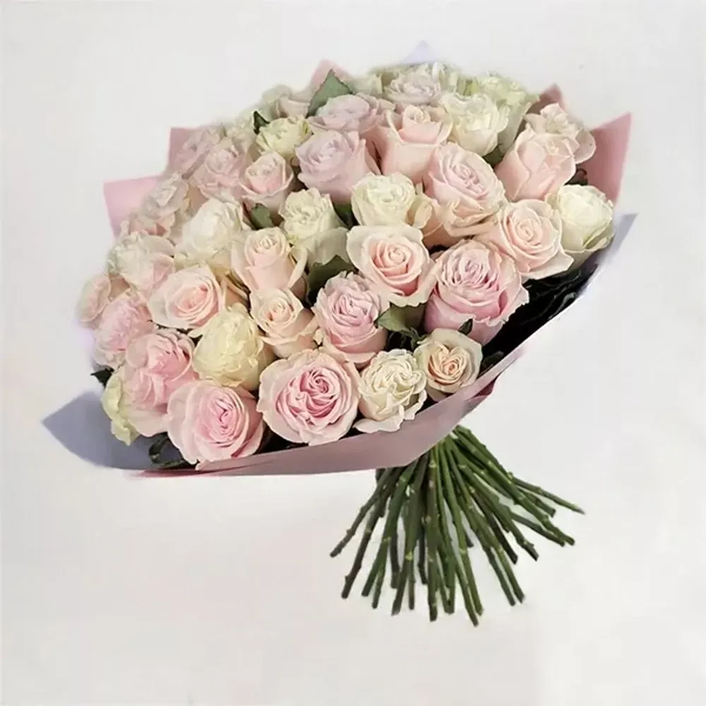 45 თეთრი და ვარდისფერი ვარდი